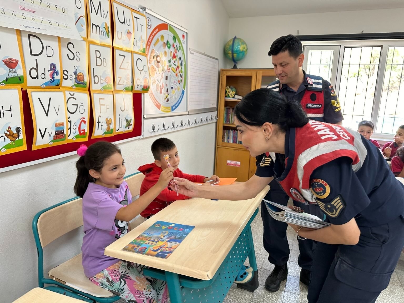 Aydın’da jandarma ekipleri öğrencileri bilgilendirdi
