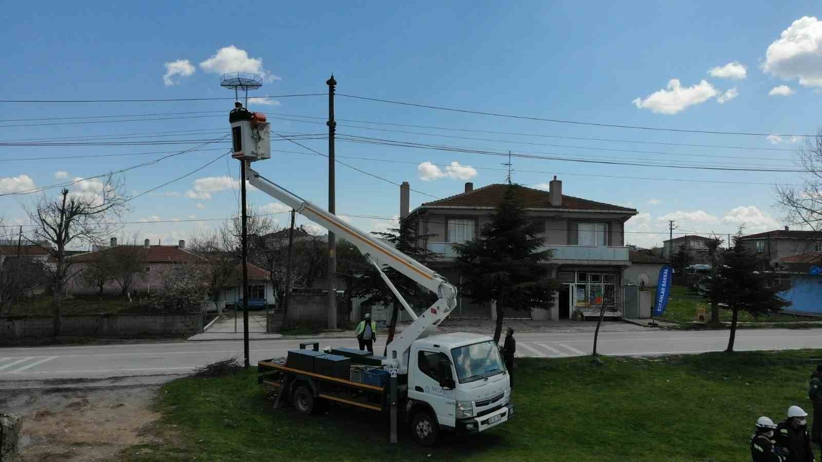 Termal kameralı dronlar aracılığıyla leylek yuvalarında bakım başlatıldı
