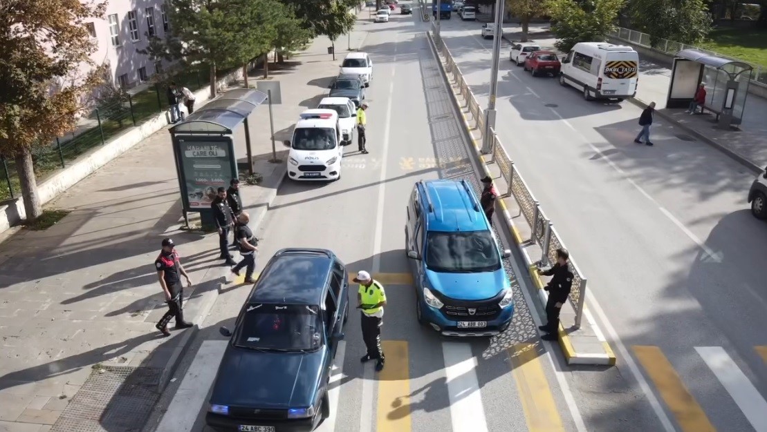 Erzincan’da polisin okul çevrelerinde denetimleri sürüyor
