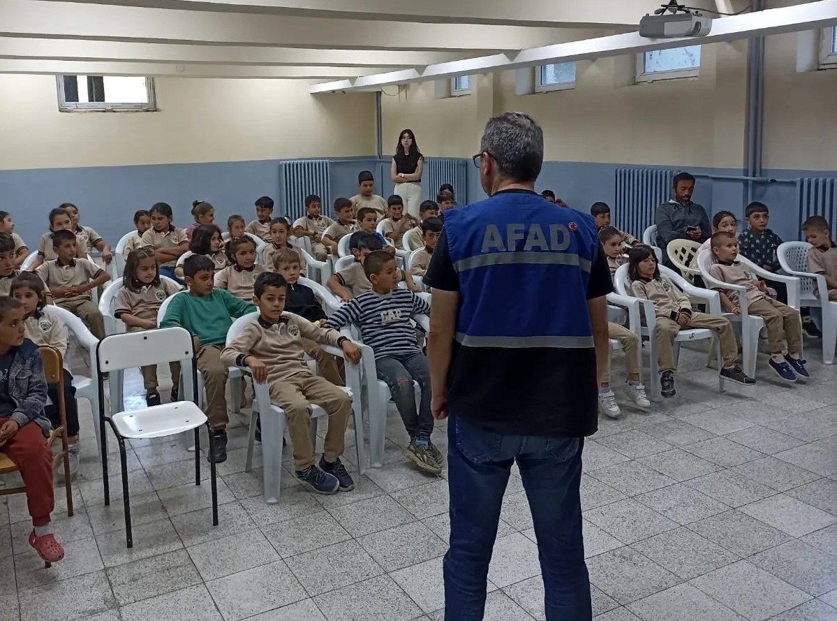 Çağlayan İlkokulunda deprem tatbikatı yapıldı
