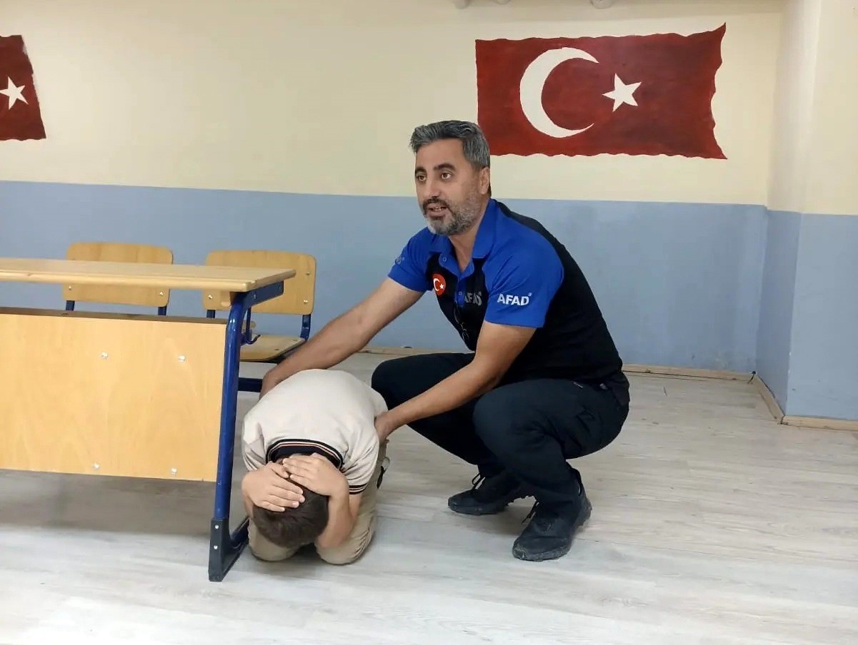 Çağlayan İlkokulunda deprem tatbikatı yapıldı
