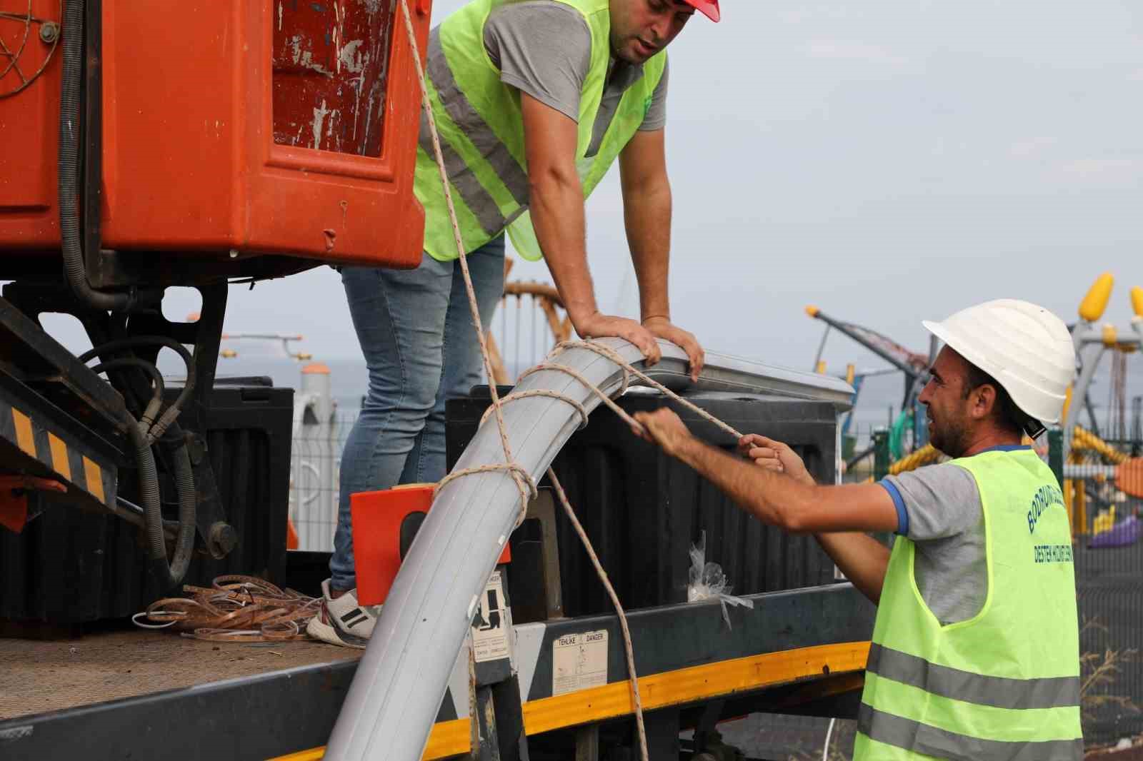 Turgutreis kıyı şeridinde aydınlatma çalışmaları sürüyor
