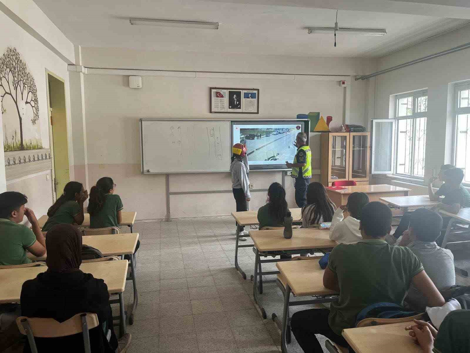 Yatağan’da öğrencilere mobil trafik güvenliği eğitimi
