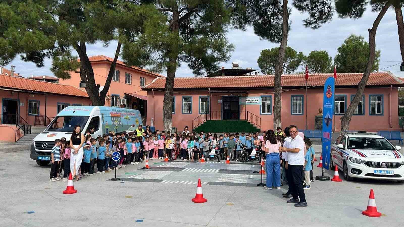 Yatağan’da öğrencilere mobil trafik güvenliği eğitimi
