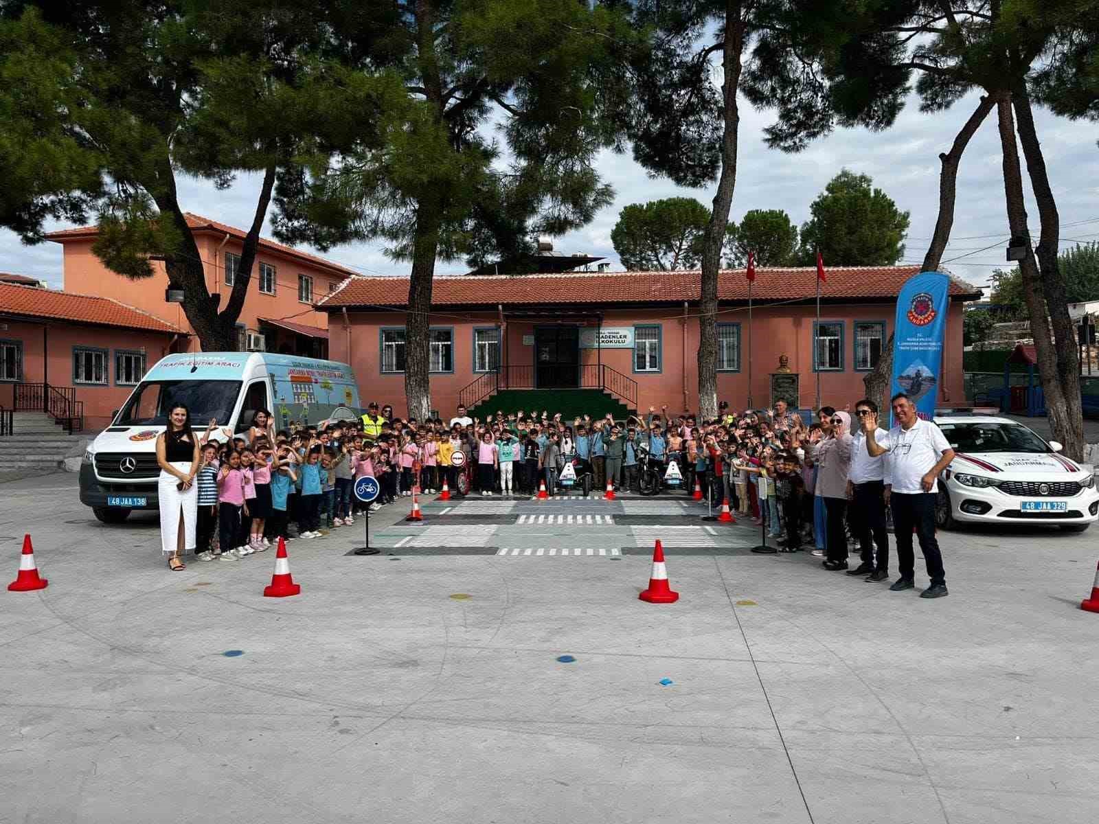 Yatağan’da öğrencilere mobil trafik güvenliği eğitimi
