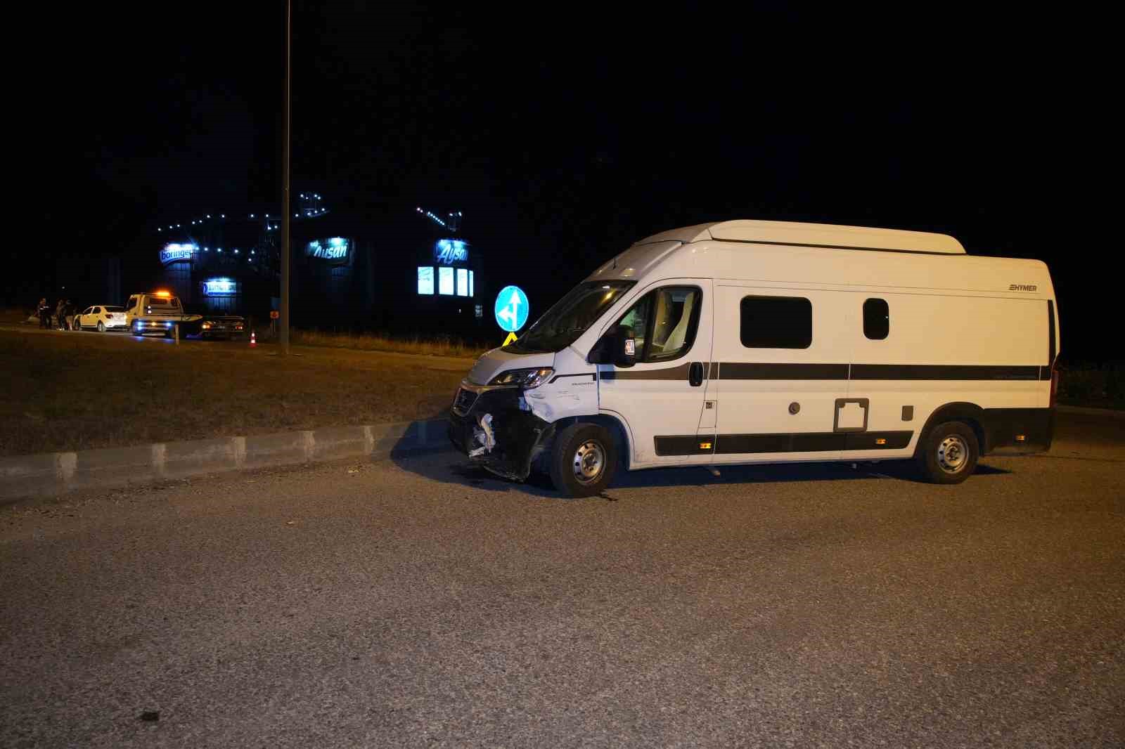 Edirne’de takla atan otomobilin sürücüsü yaralandı
