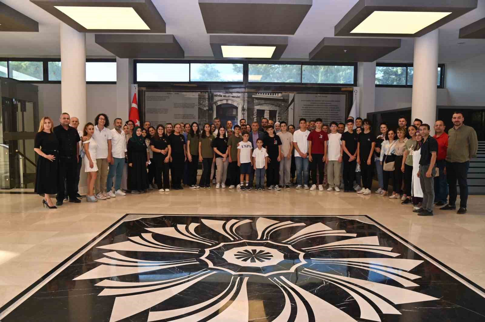 Manavgat Belediyesi’nden LGS’de dereceye giren gençlere ödül
