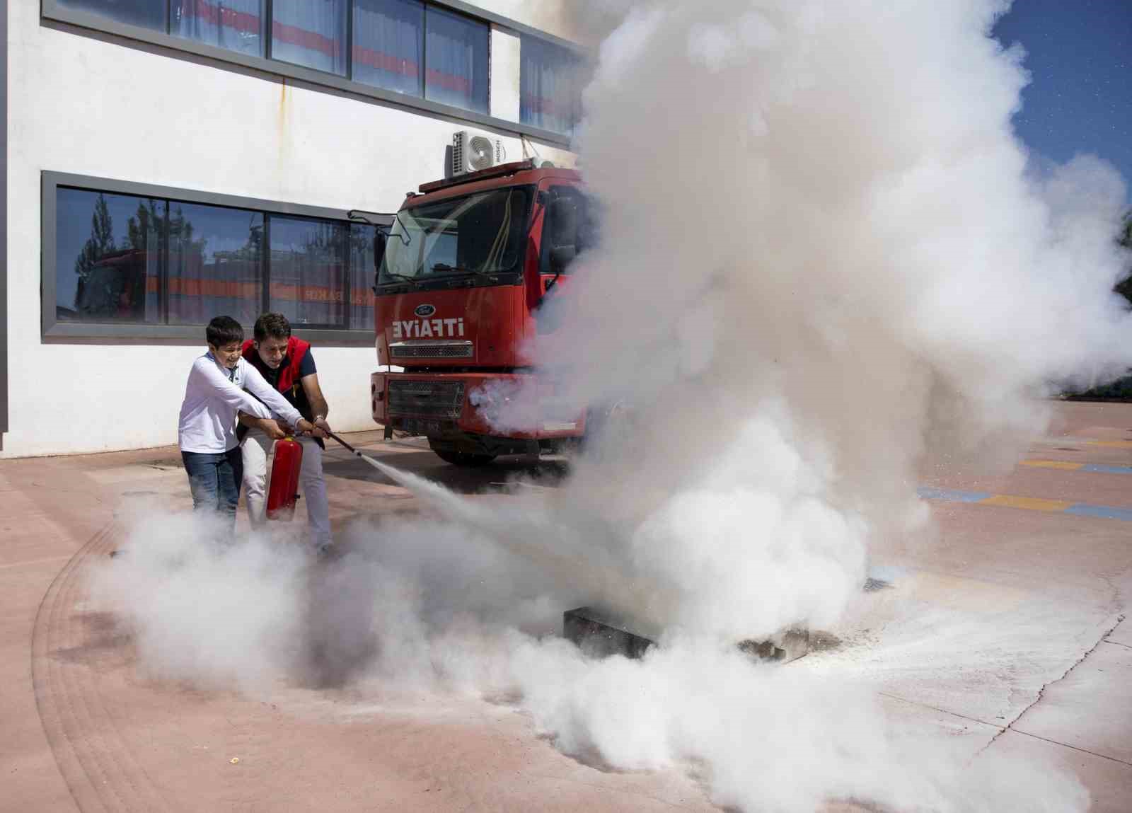 Öğrencilere yangına müdahale eğitimi verildi
