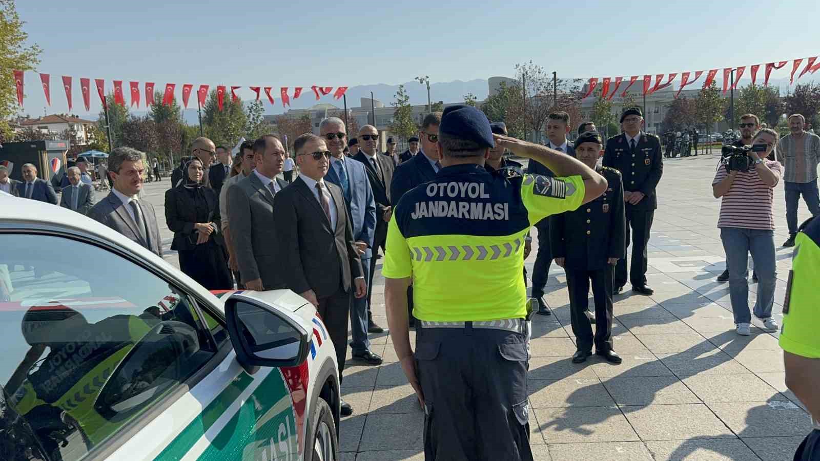 Jandarmanın yeni araçları hizmete girdi
