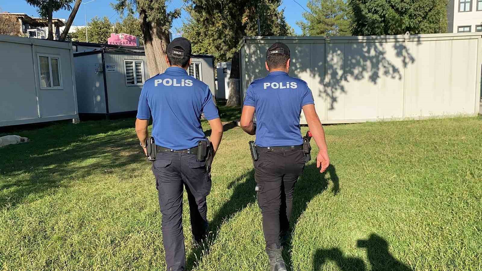 Polis ekiplerinden Mimar Sinan Parkına sıkı denetim
