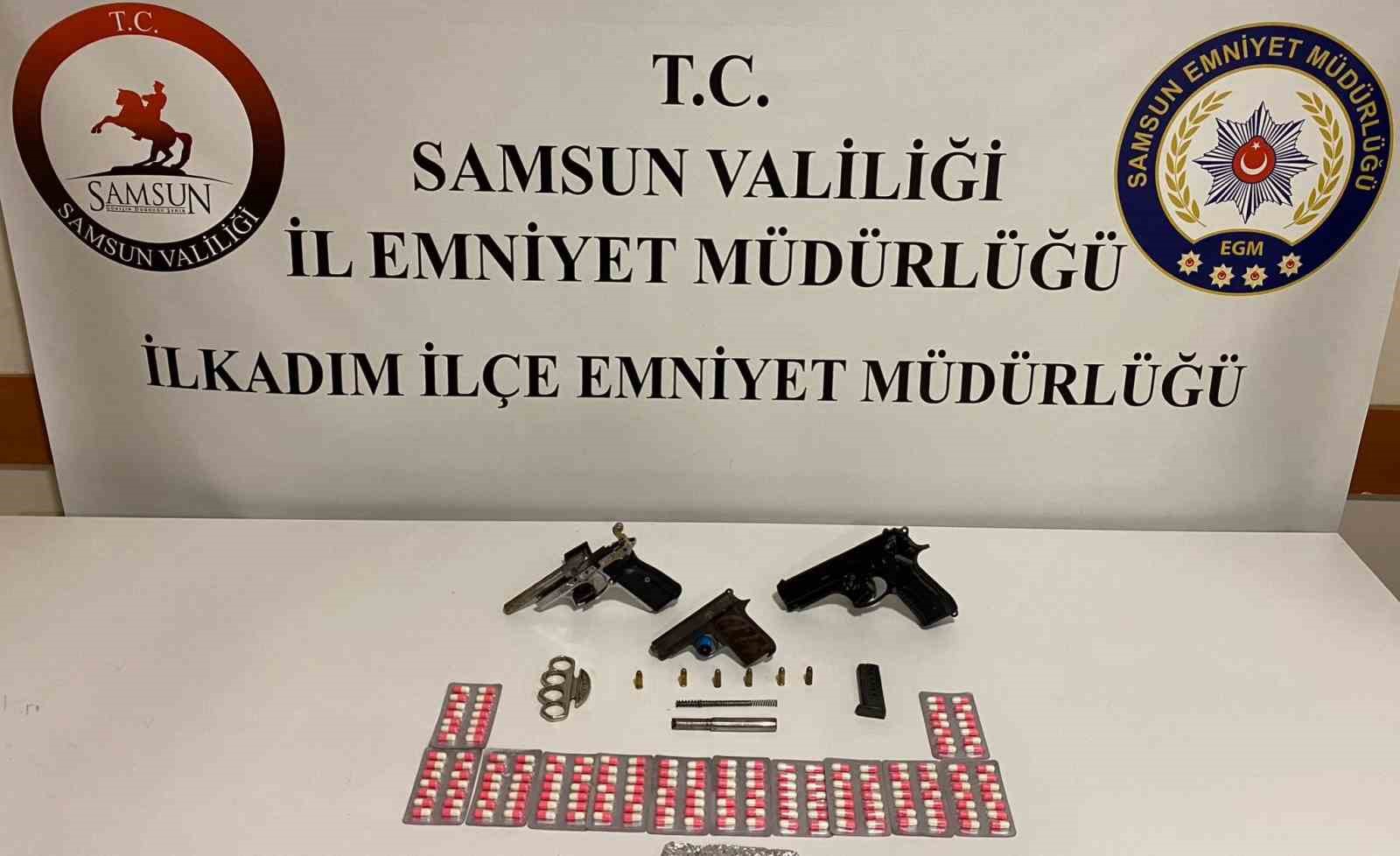 Samsun’da polis tarafından silah ve uyuşturucu ele geçirildi
