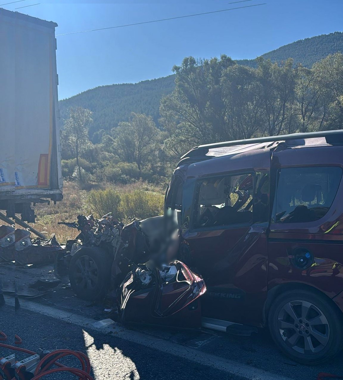 Üniversite kaydı için yola çıkan araç, arıza yapan tıra çarptı: 3 ölü, 2 ağır yaralı
