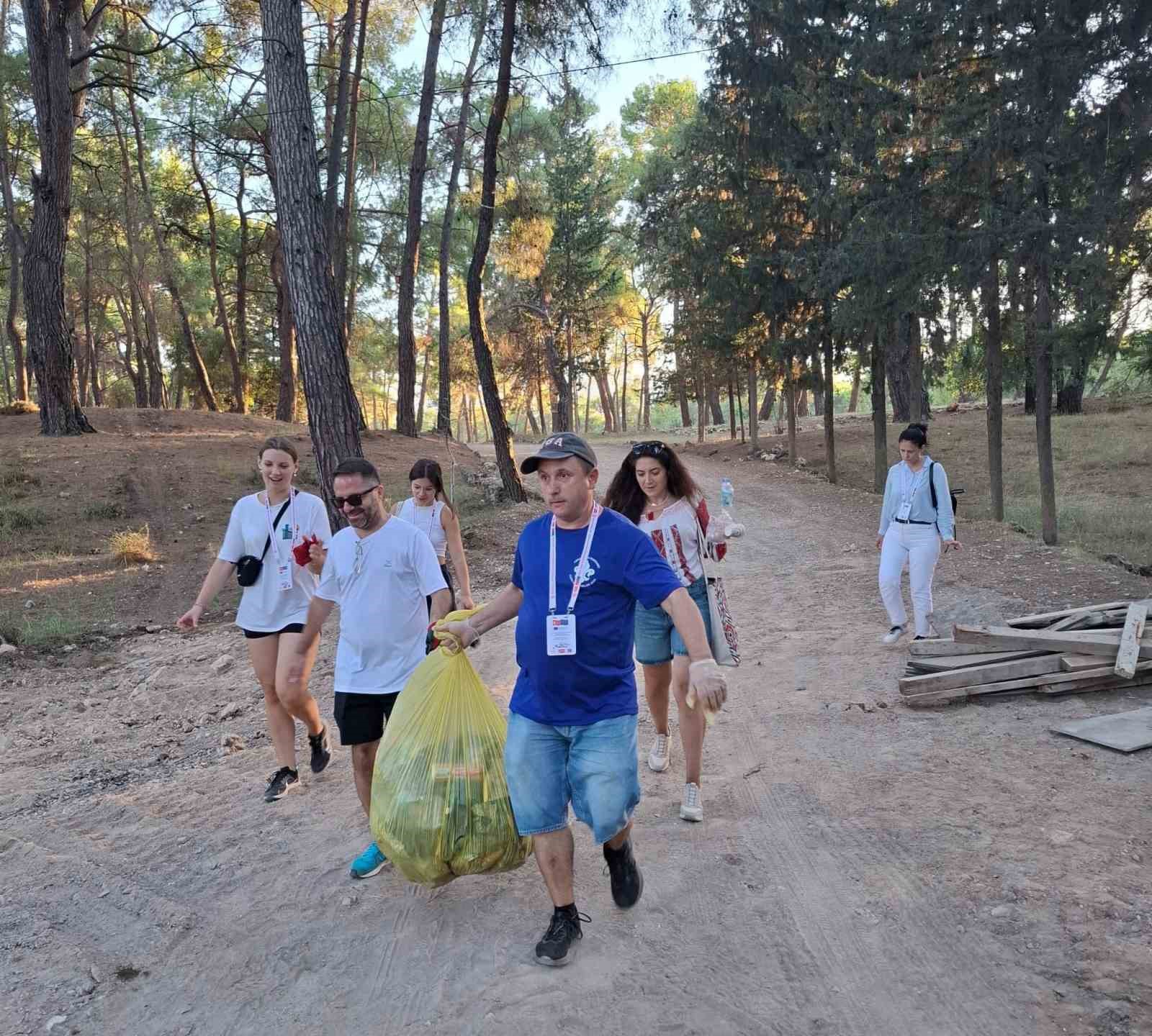 Erasmus öğrencileri, Antalya’da doğa için bir araya geldi
