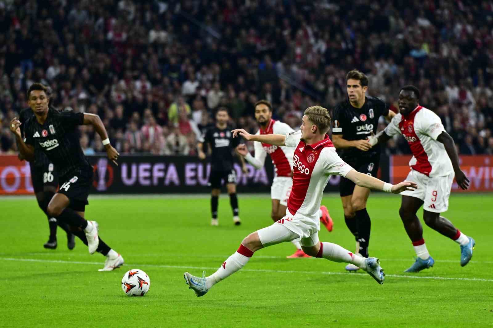 UEFA Avrupa Ligi: Ajax: 1 - Beşiktaş: 0 (İlk yarı)
