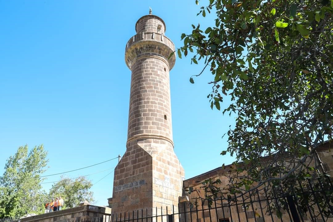 Van’da 767 yıllık tarihi İzzettin Şir Camii restore ediliyor
