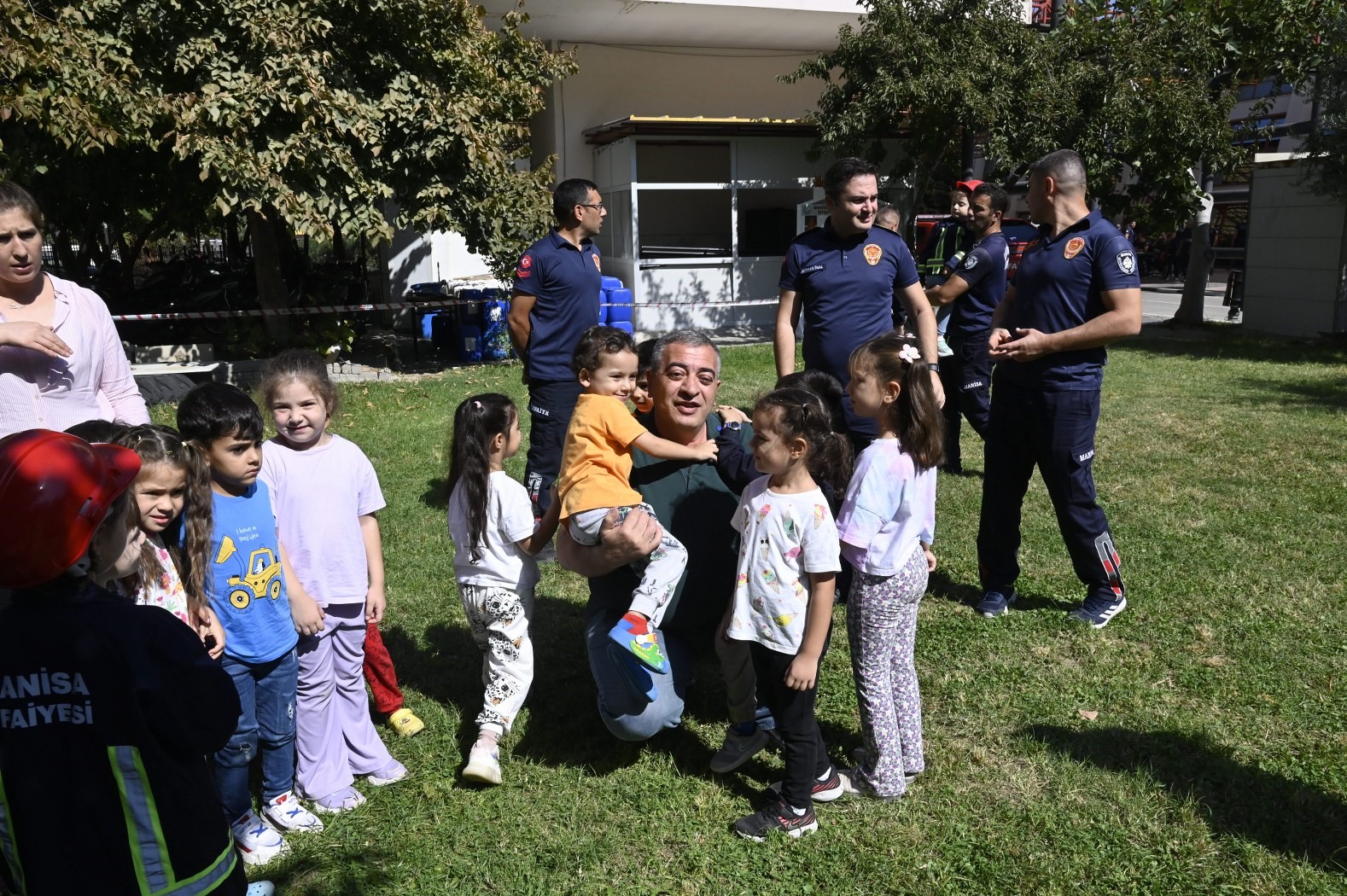 Minik öğrenciler fahri itfaiyeci oldu
