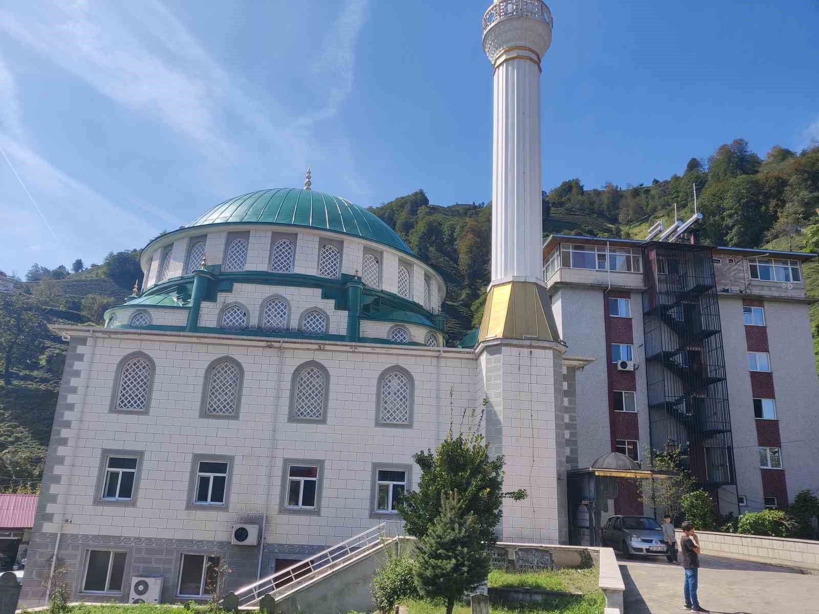 Rize’de çalınan Sakal-ı Şerif yerine bırakıldı
