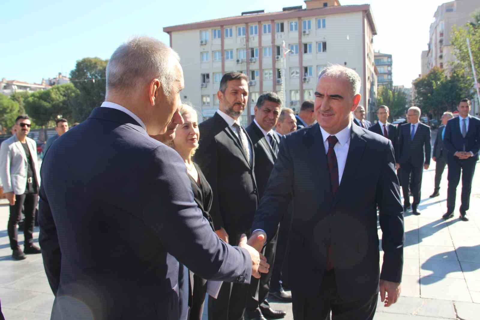 Manisa’nın yeni Valisi Özkan’dan ilk açıklama: 