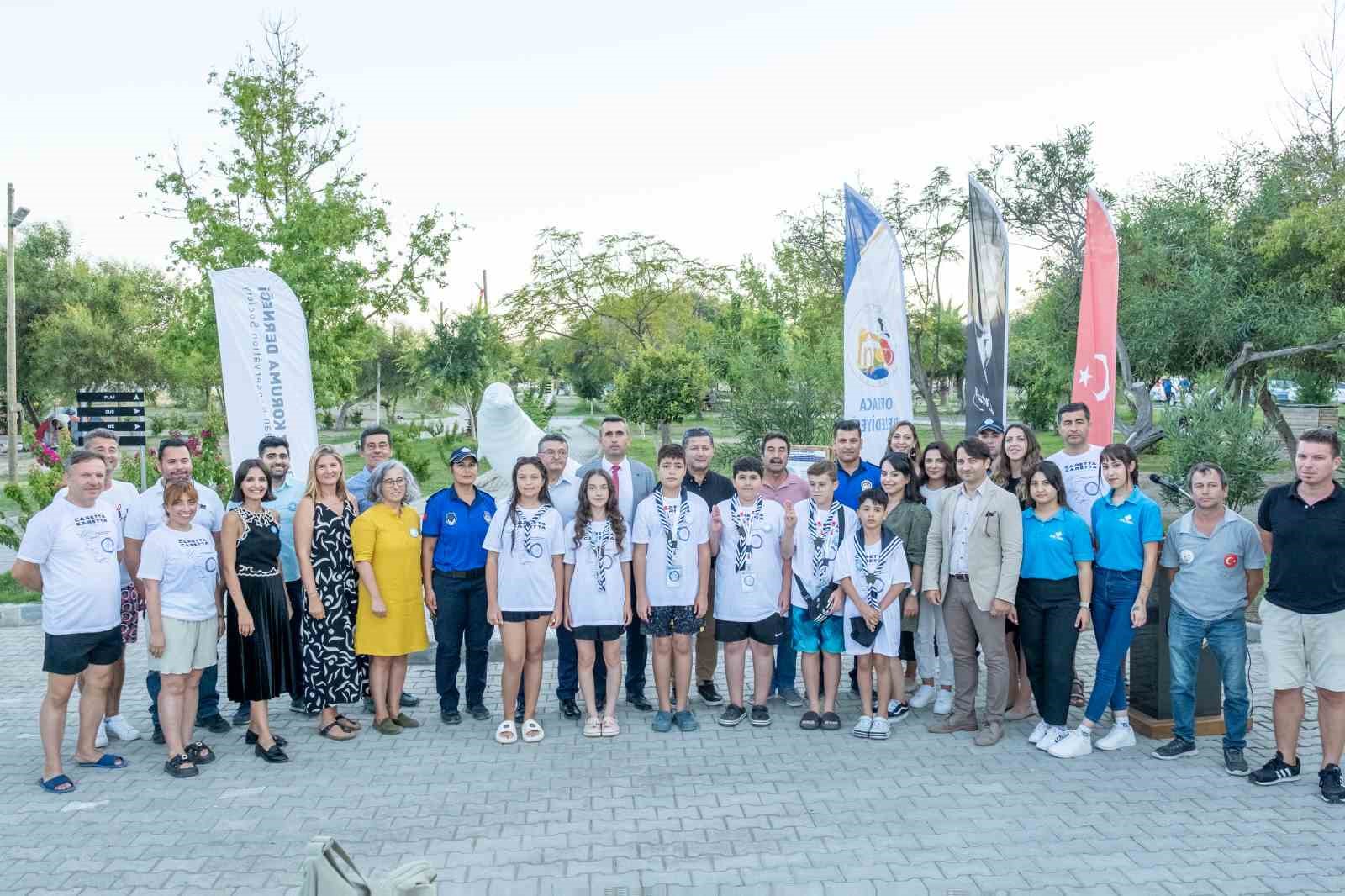 Sargerme’ye nesli tehlike altında olan ’Keşiş Foku’ heykeli
