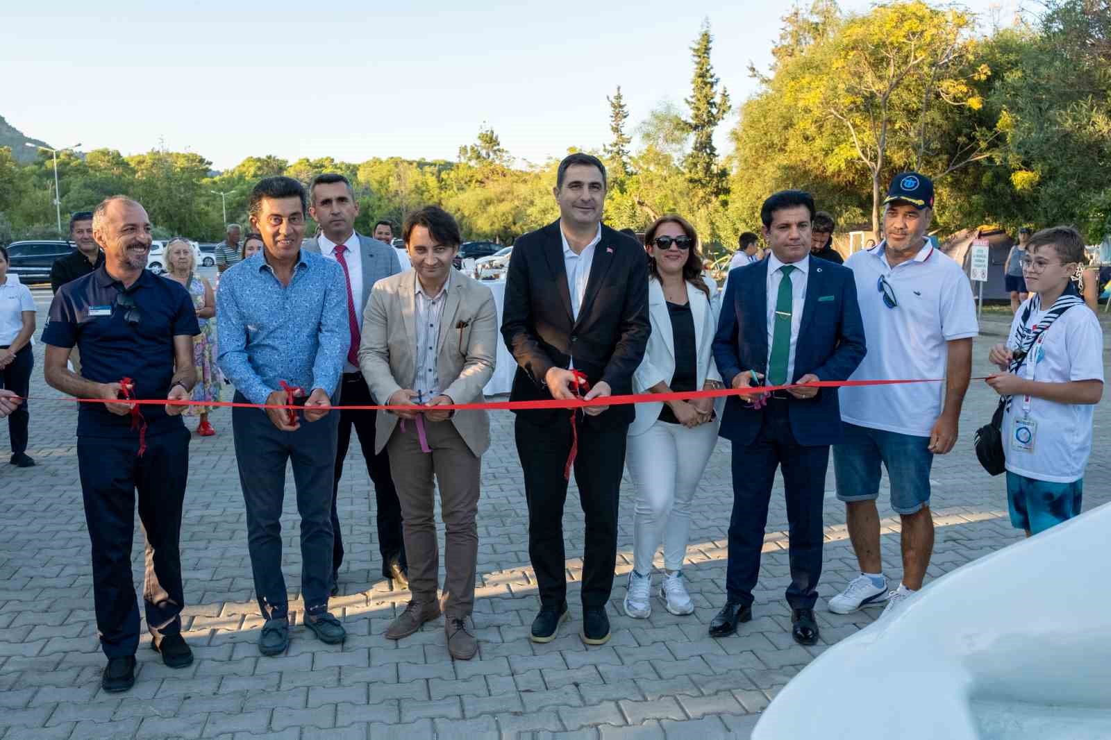 Sargerme’ye nesli tehlike altında olan ’Keşiş Foku’ heykeli
