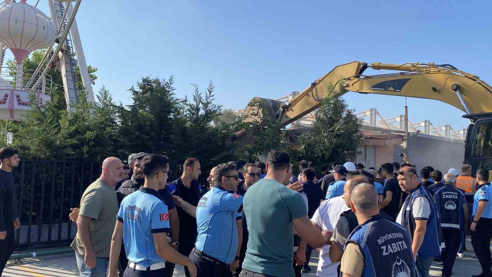 Avcılar’da İBB’nin lunapark yıkımında yürütme durdurma gerginliği
