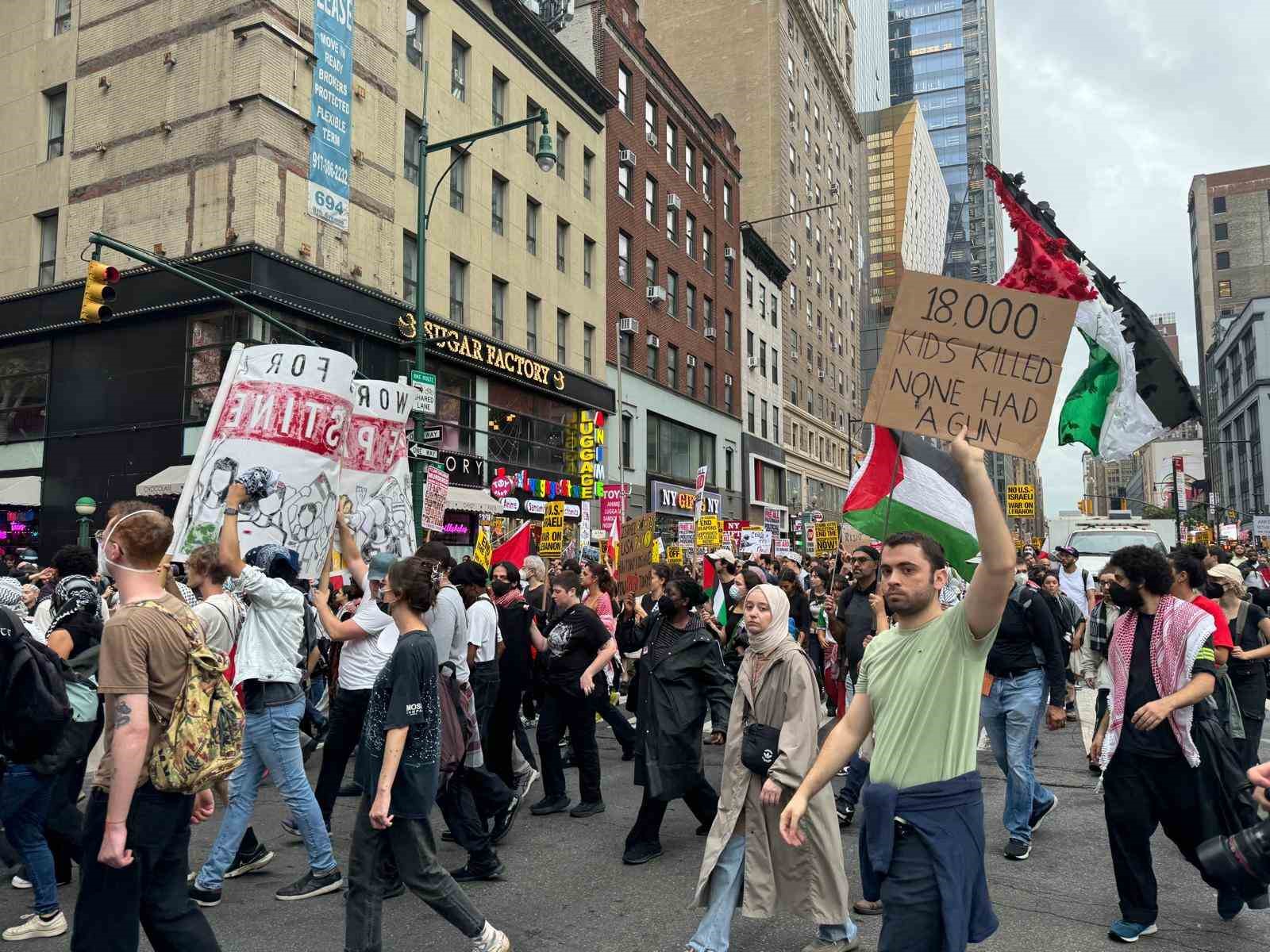 New York’ta binlerce kişi Netanyahu’yu protesto etti
