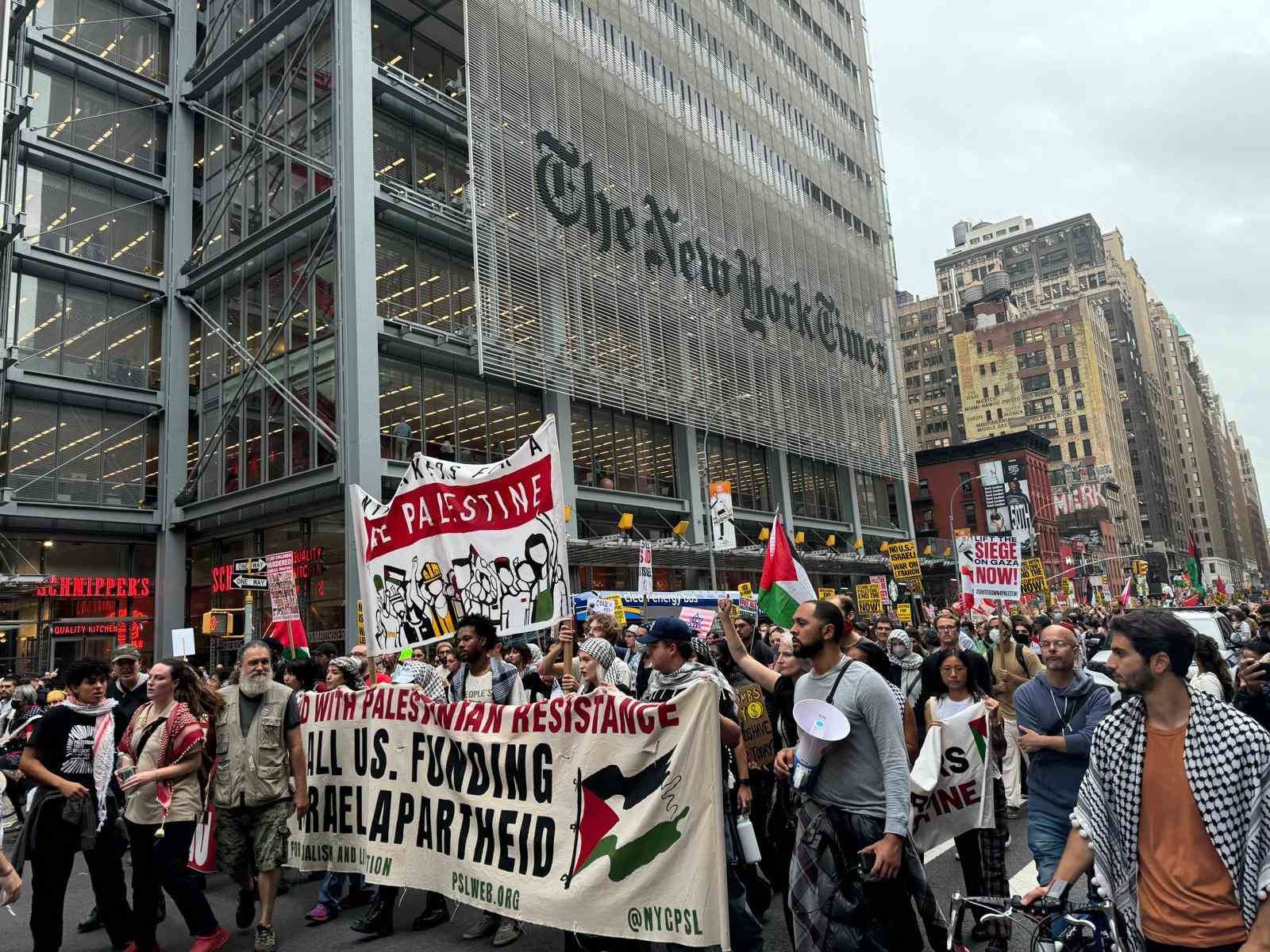 New York’ta binlerce kişi Netanyahu’yu protesto etti
