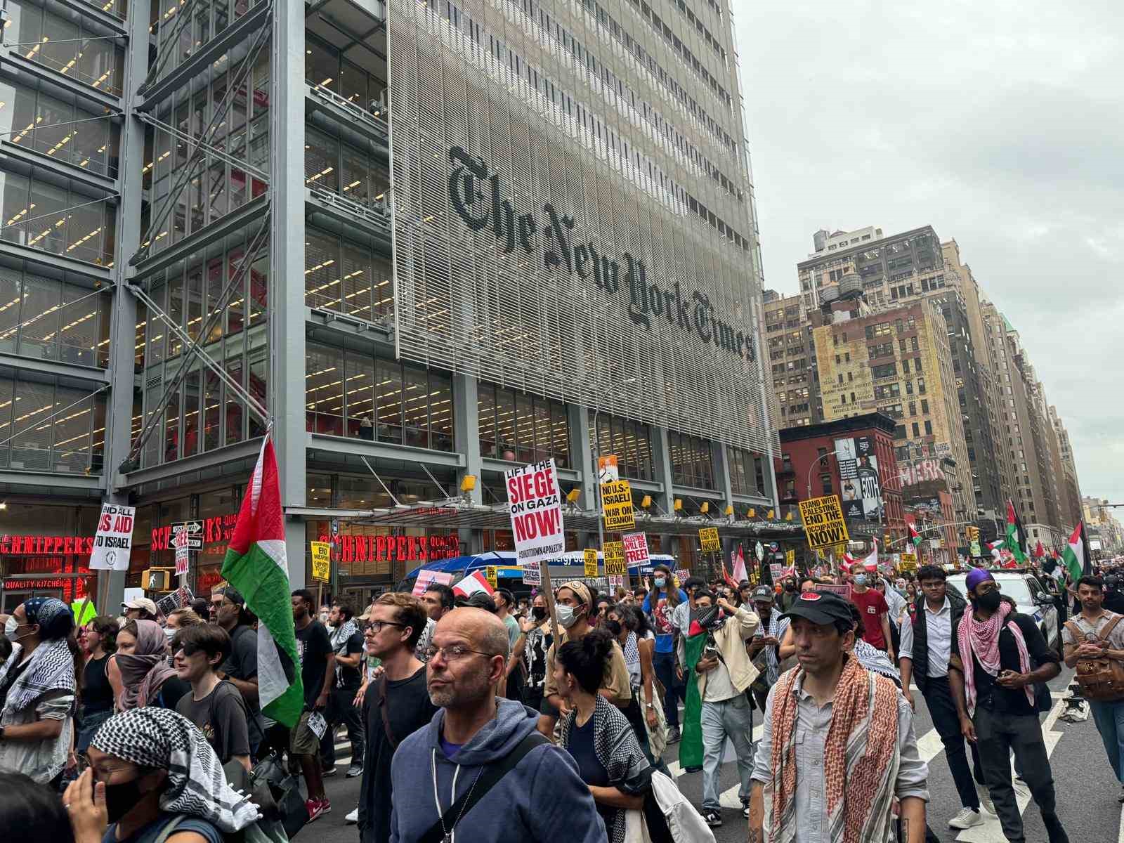 New York’ta binlerce kişi Netanyahu’yu protesto etti
