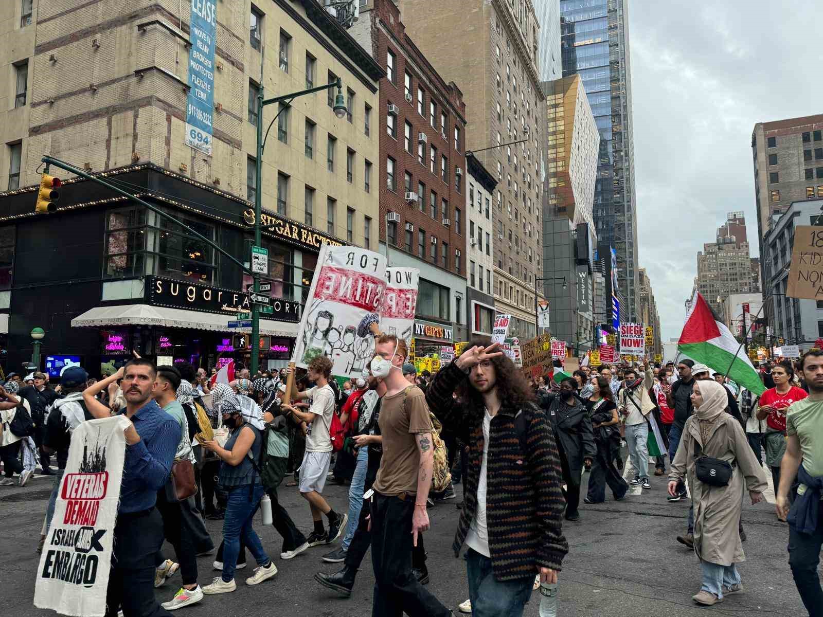 New York’ta binlerce kişi Netanyahu’yu protesto etti
