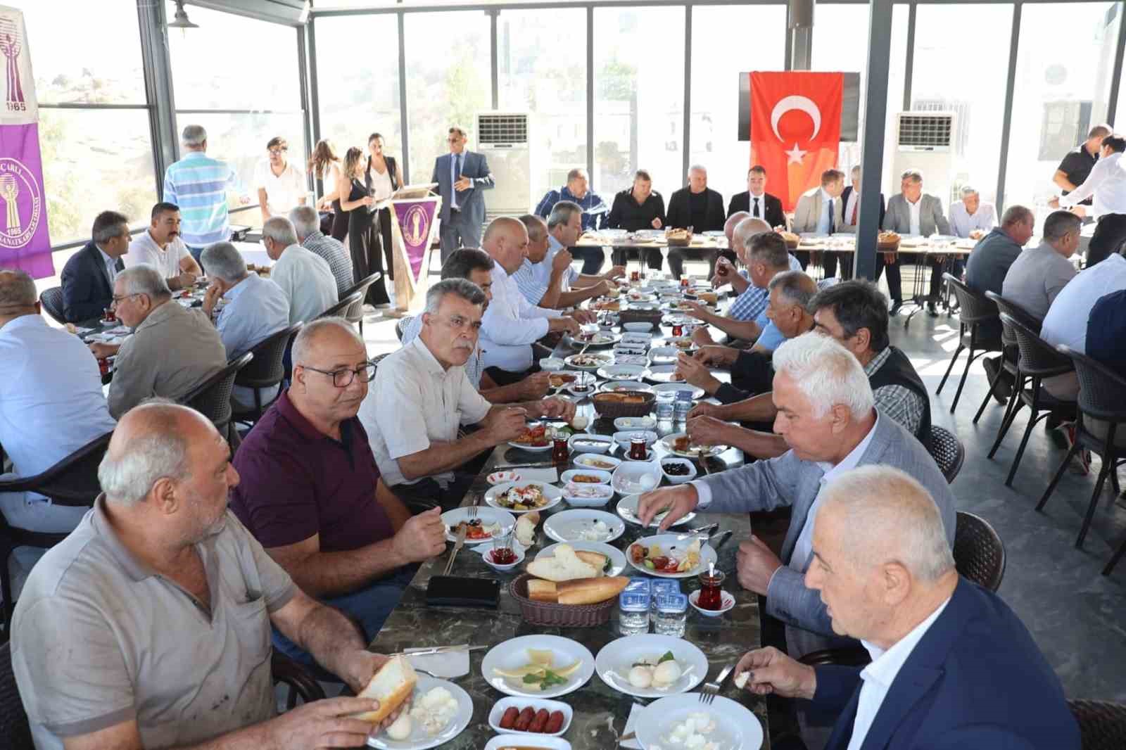 Başkan Arıcı yılın ahisine şed kuşattı
