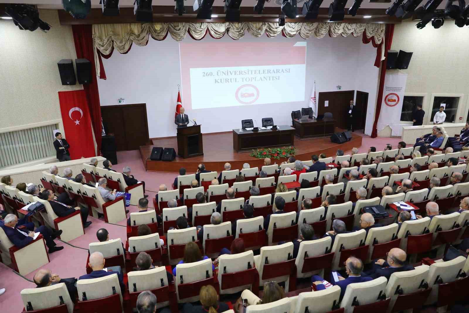 Rektör Hacımüftüoğlu, üniversitelerarası kurul toplantısına katıldı
