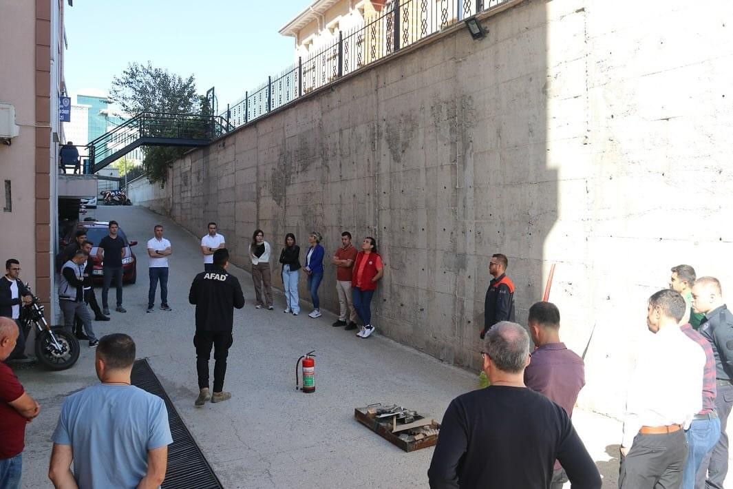 AFAD’dan polis ekiplerine uygulamalı yangın eğitimi
