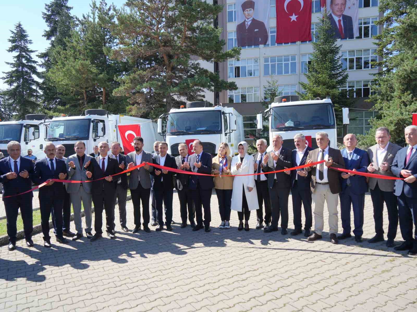 Kastamonu’da çevre temizliğinde kullanılacak 32 araç dualarla dağıtıldı
