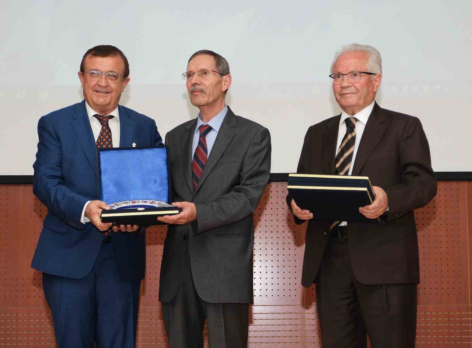 Atatürk Üniversitesi tıp fakültesi mezunları 40 yıl sonra bir araya geldi
