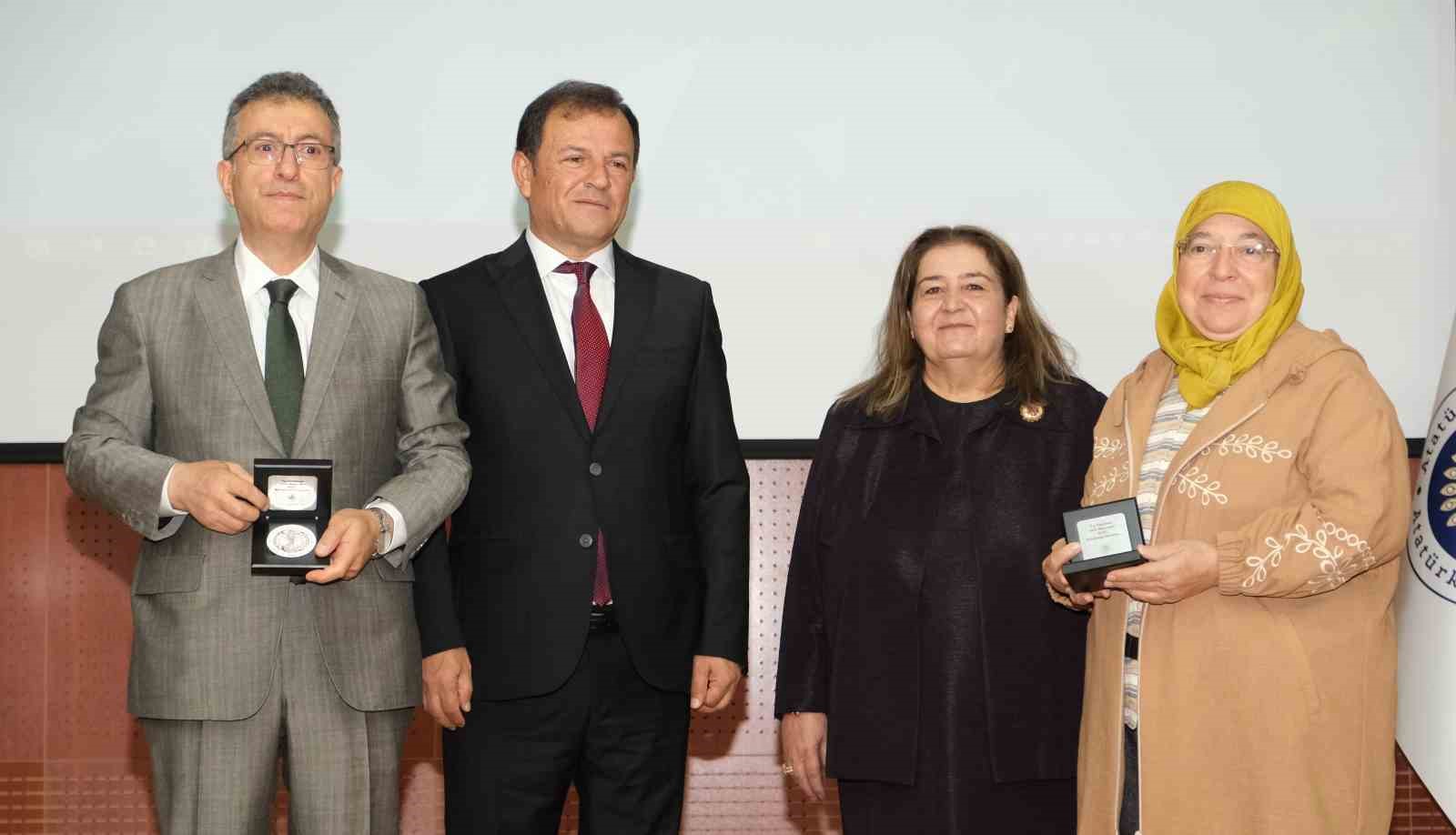 Atatürk Üniversitesi tıp fakültesi mezunları 40 yıl sonra bir araya geldi
