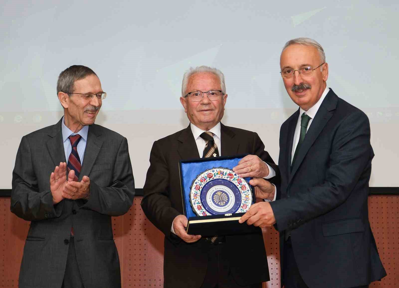 Atatürk Üniversitesi tıp fakültesi mezunları 40 yıl sonra bir araya geldi
