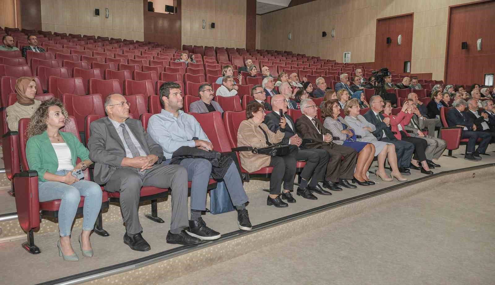 Atatürk Üniversitesi tıp fakültesi mezunları 40 yıl sonra bir araya geldi
