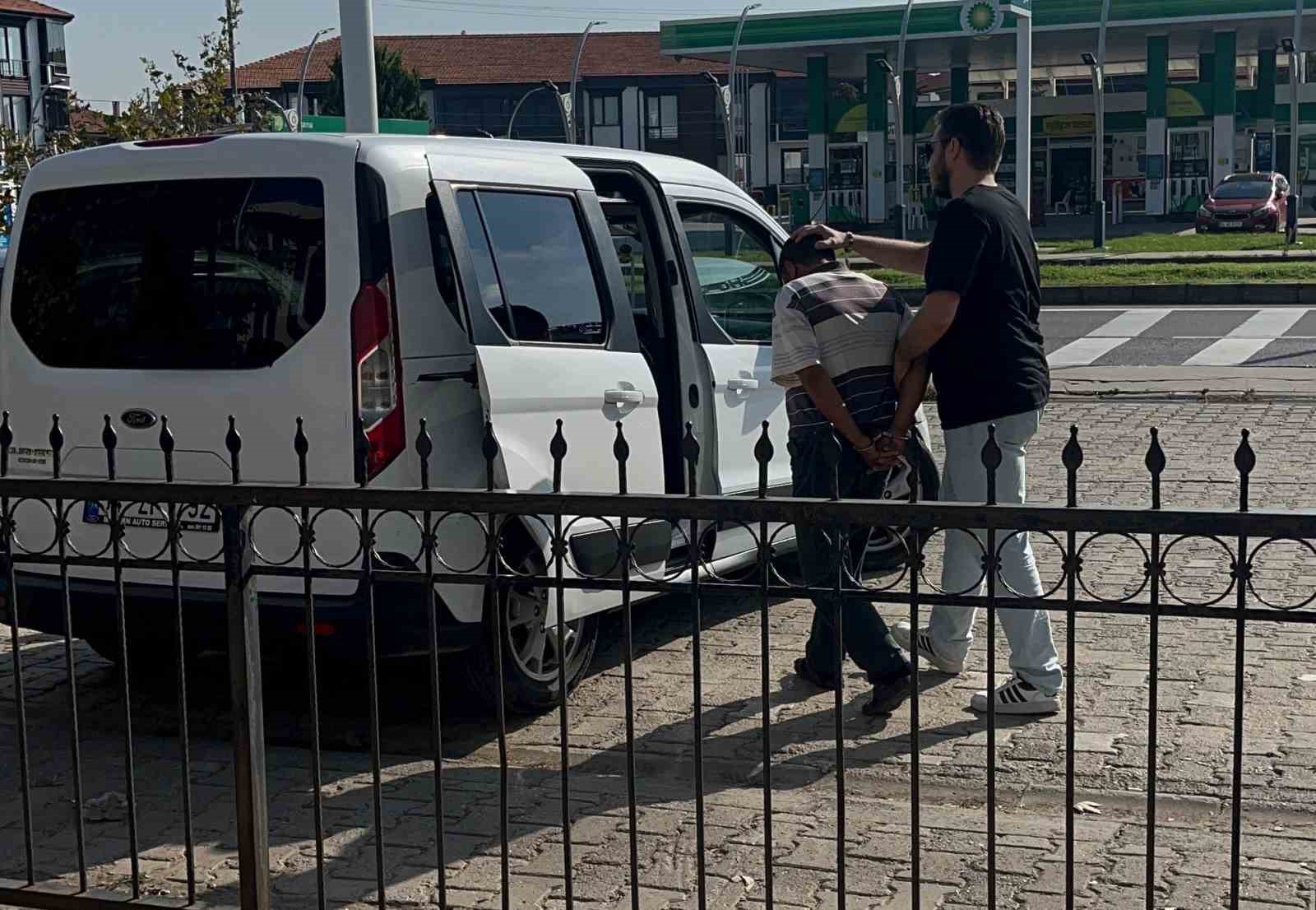 Uyuşturucu madde satarken polise yakalanan şahıs tutuklandı
