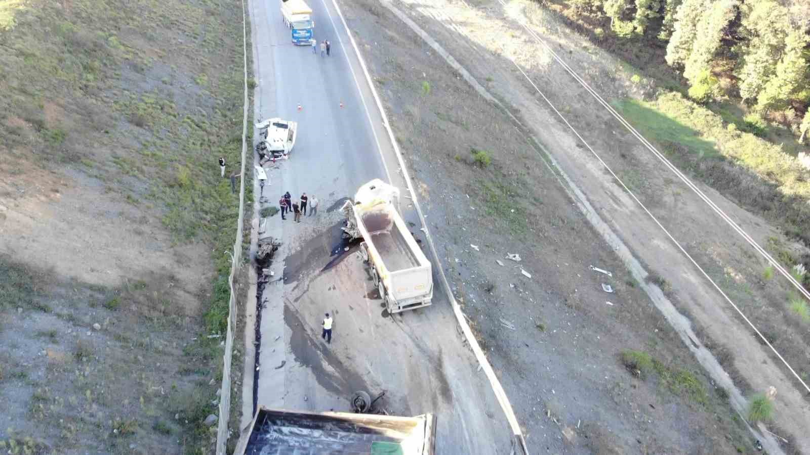 Şile’de iki hafriyat kamyonu çarpıştı: 1 ölü, 1 yaralı
