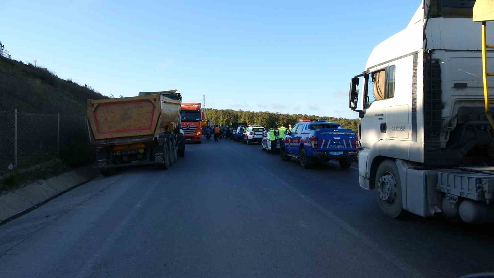 Şile’de iki hafriyat kamyonu çarpıştı: 1 ölü, 1 yaralı
