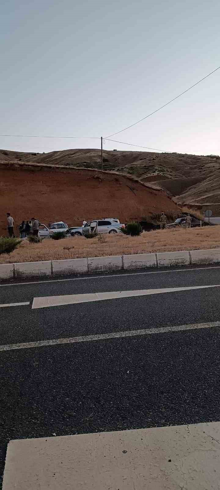 Elazığ’da iki otomobil çarpıştı: 8 yaralı
