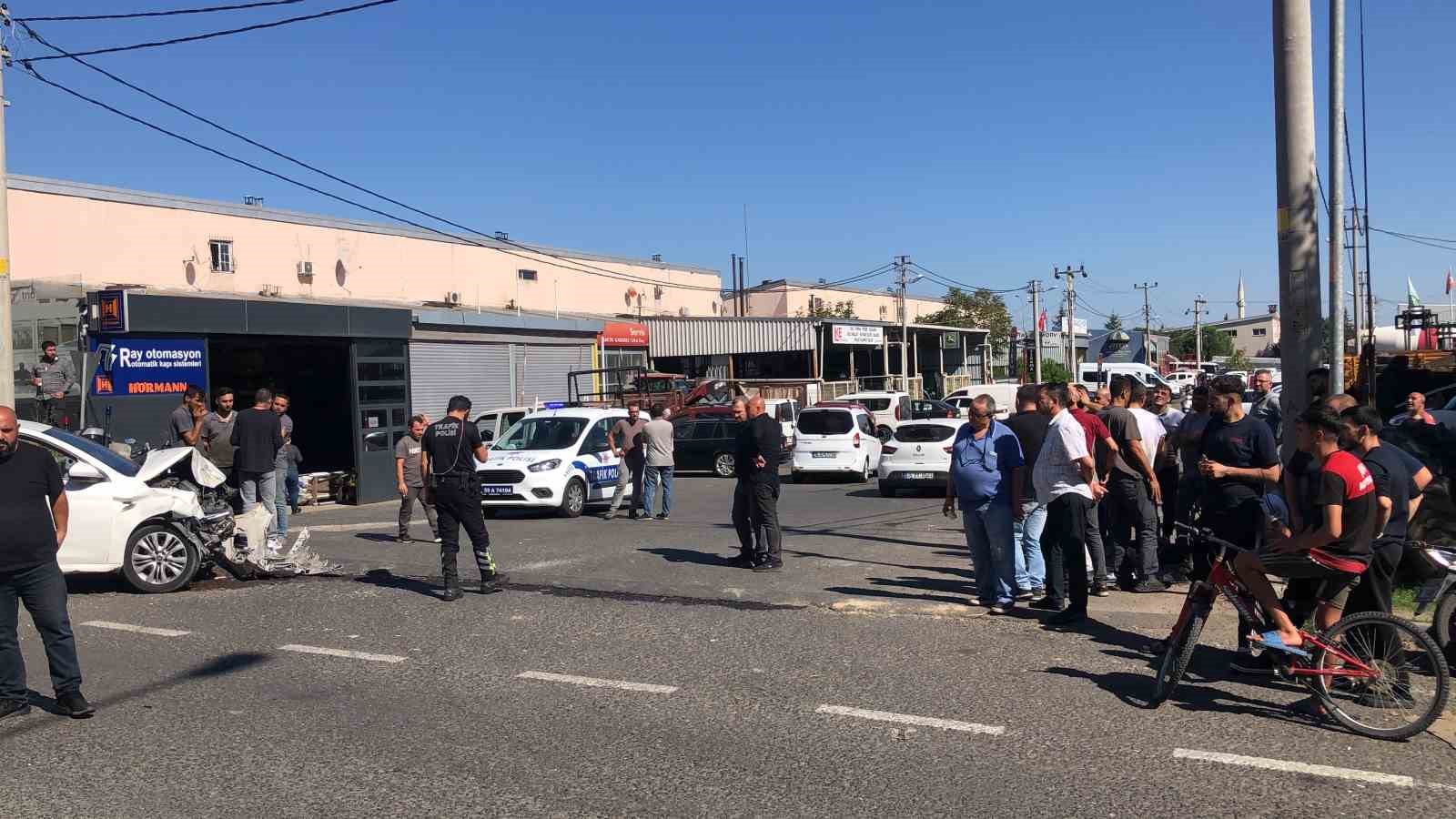 Tekirdağ’da 3 kişinin yaralandığı kaza kamerada
