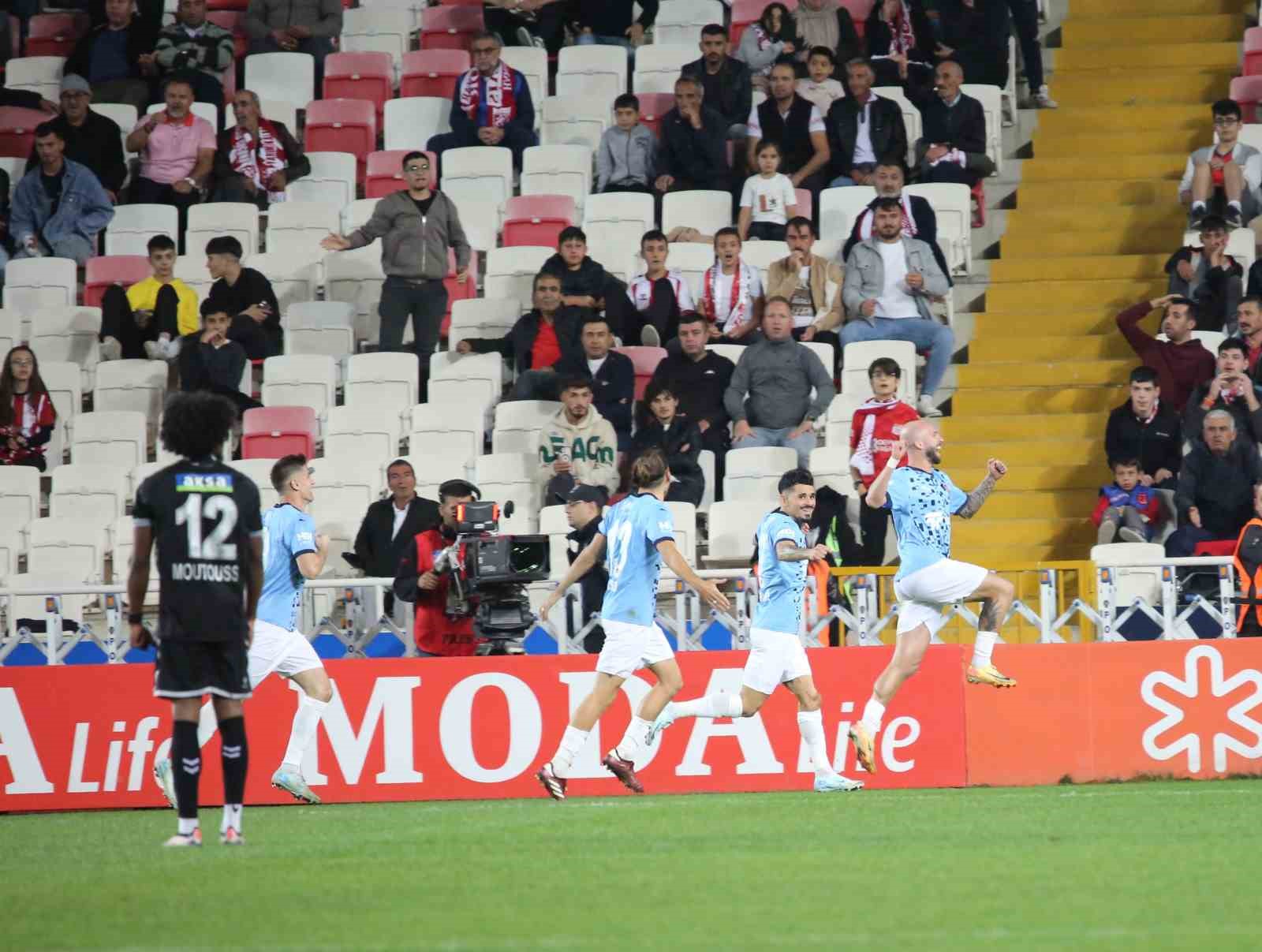 Trendyol Süper Lig: Sivasspor: 1 -Başakşehir: 2 (Maç sonucu)
