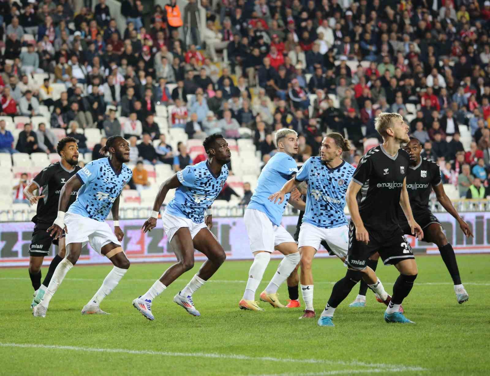 Trendyol Süper Lig: Sivasspor: 1 -Başakşehir: 2 (Maç sonucu)
