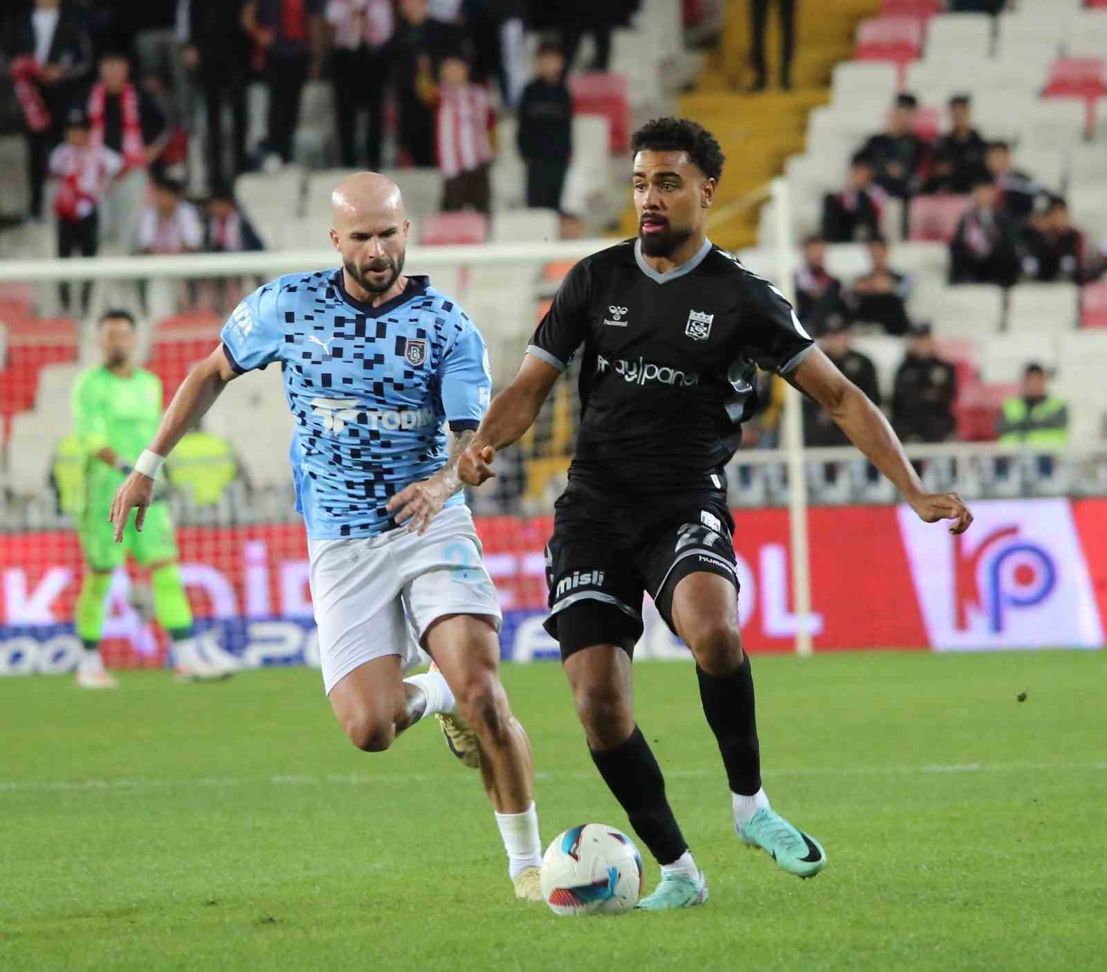 Trendyol Süper Lig: Sivasspor: 1 -Başakşehir: 2 (Maç sonucu)
