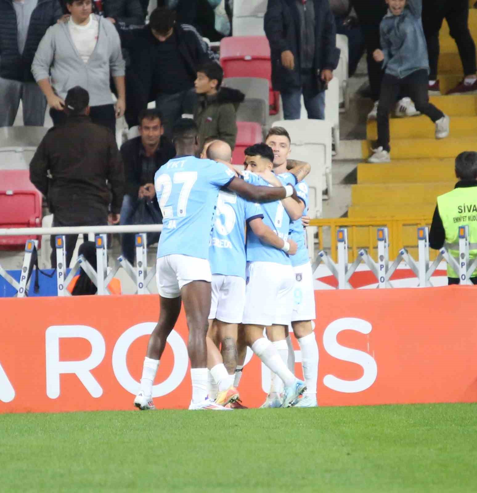 Trendyol Süper Lig: Sivasspor: 1 -Başakşehir: 2 (Maç sonucu)
