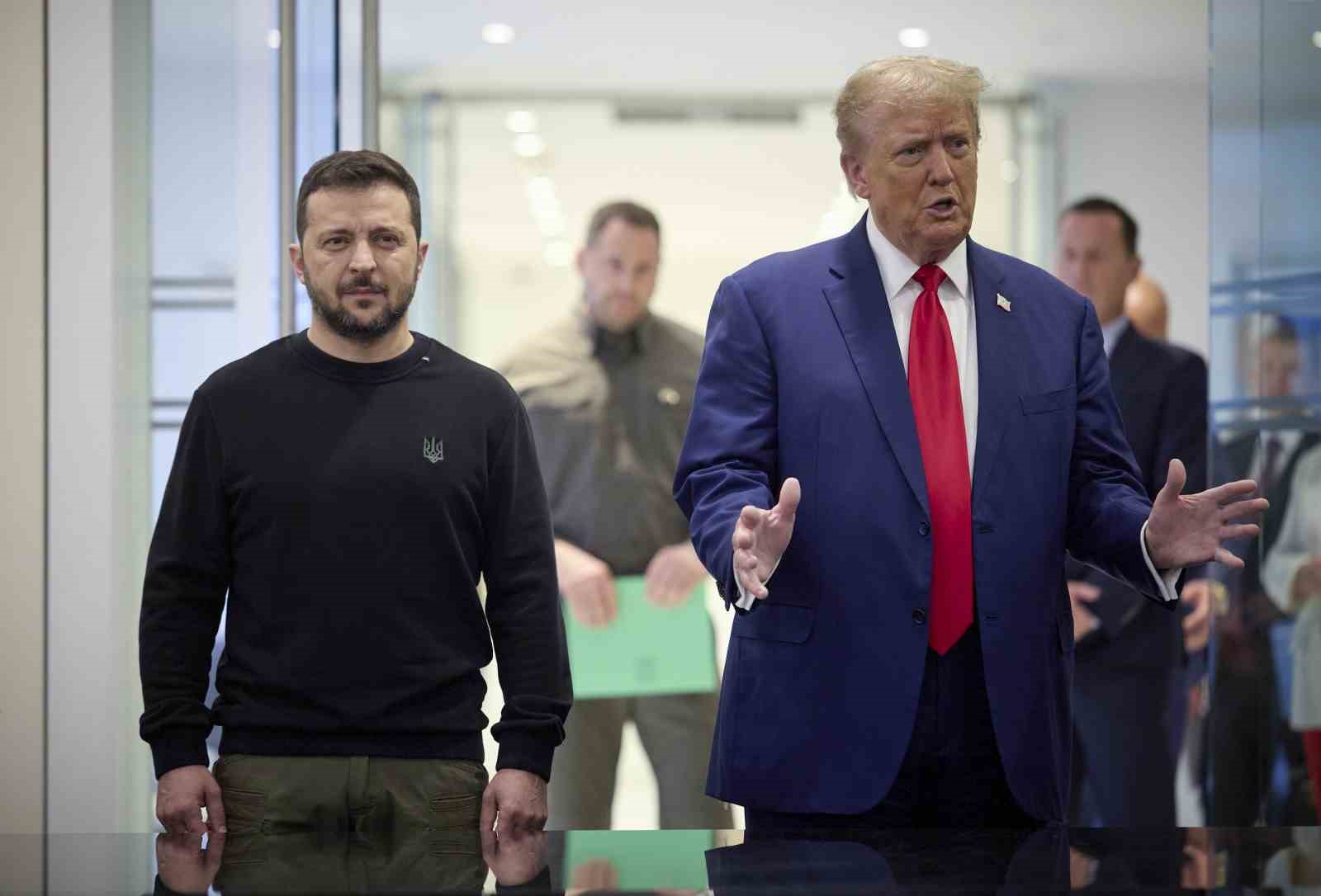 Trump, Ukrayna Devlet Başkanı Zelenskiy ile bir araya geldi
