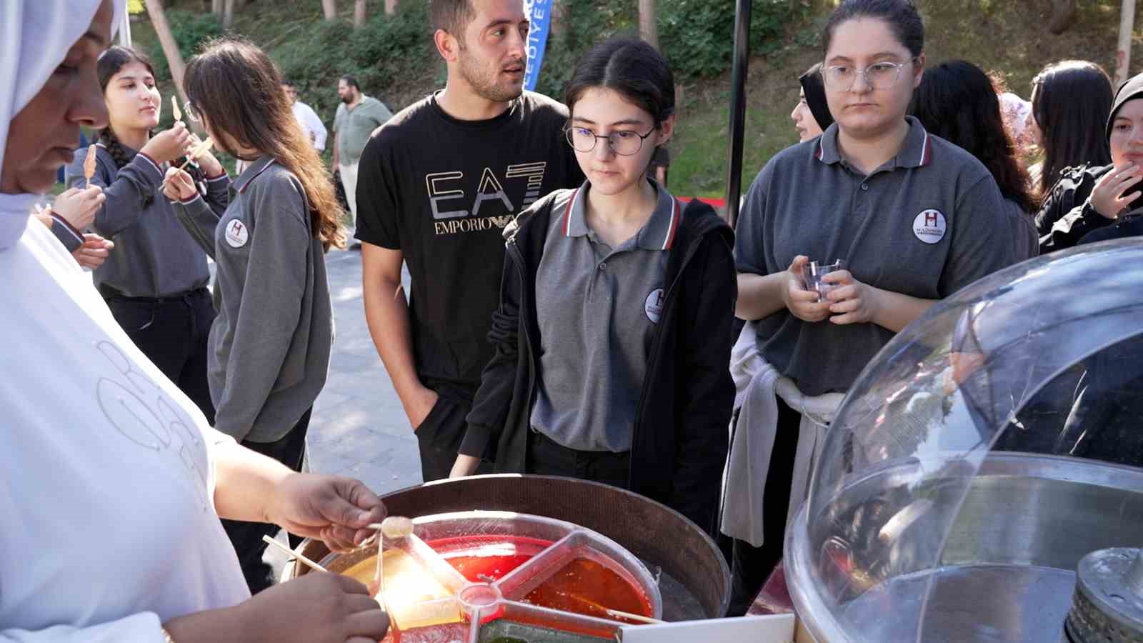 Arnavutköy’de kışlık lezzetler festivalinde renkli görüntüler
