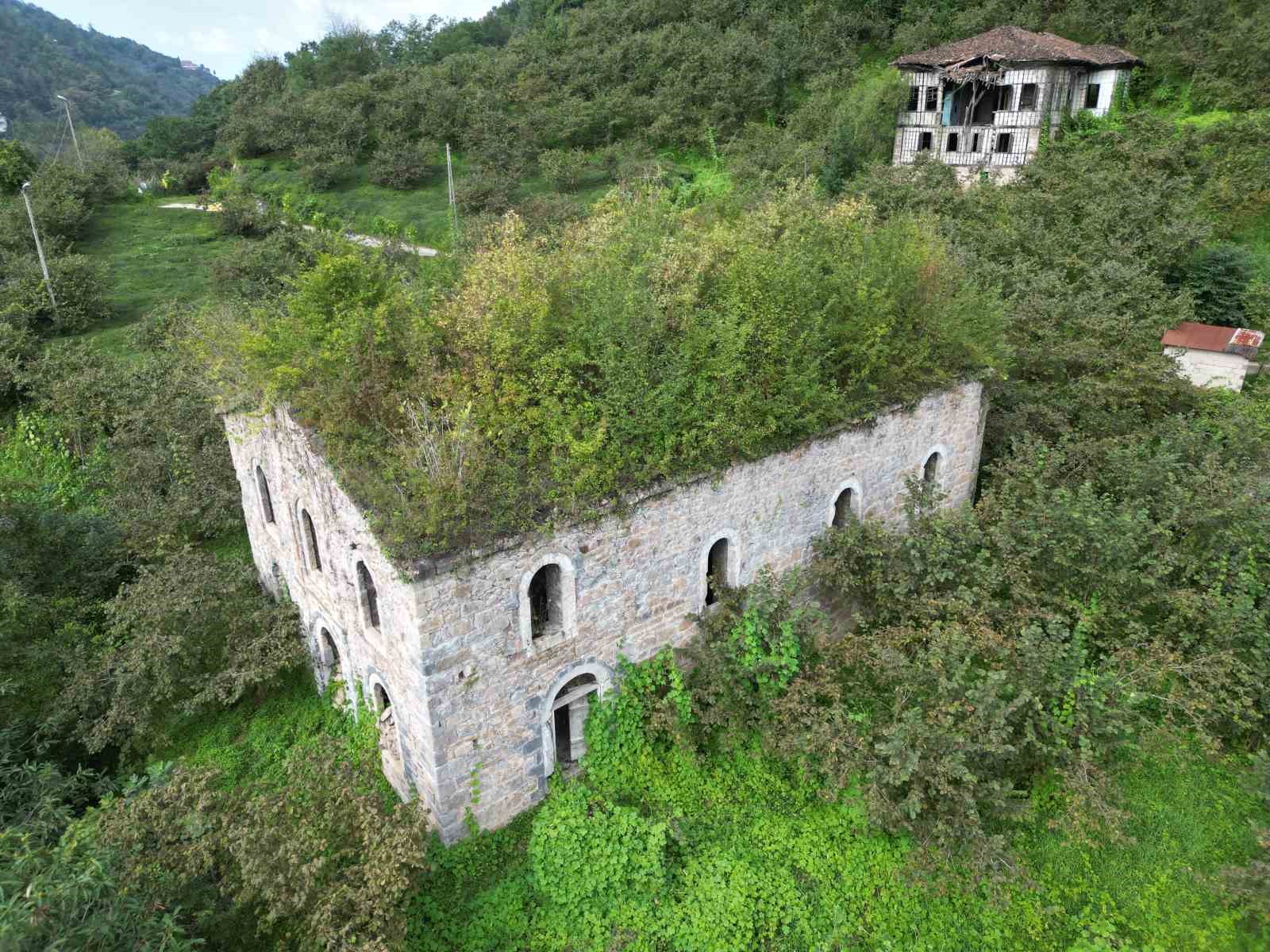 Gündüzleri ziyaret, geceleri kazı
