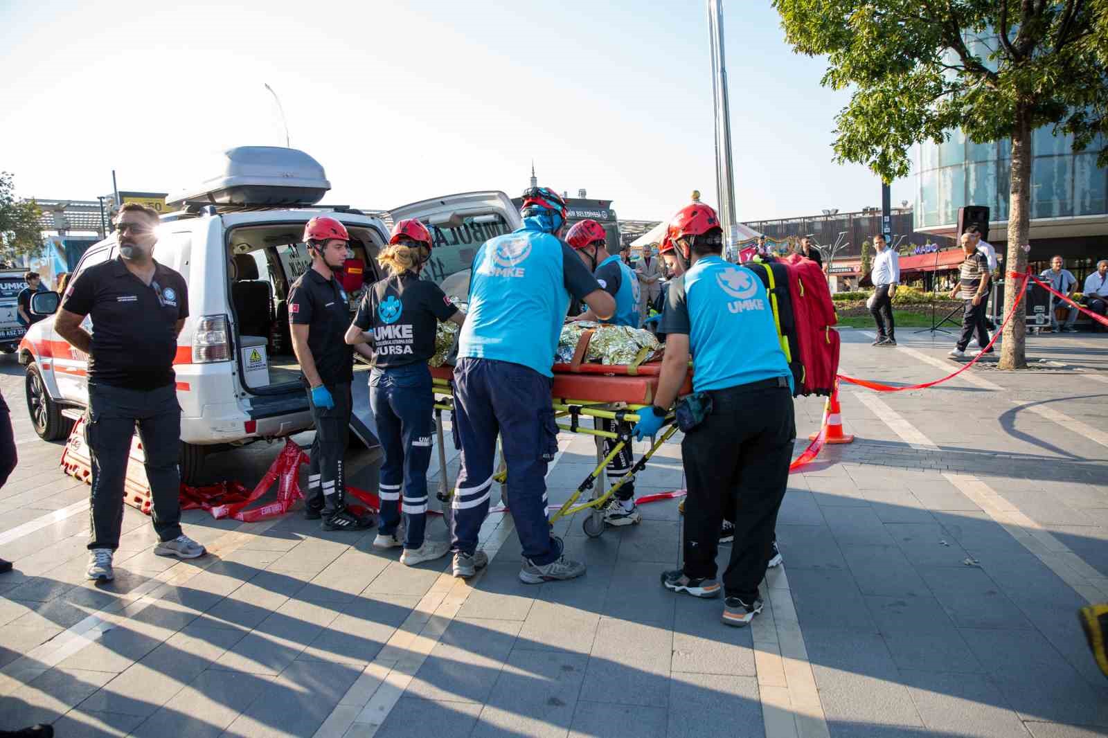 Bursa Büyükşehir İtfaiyesi’nden gerçeği aratmayan tatbikat
